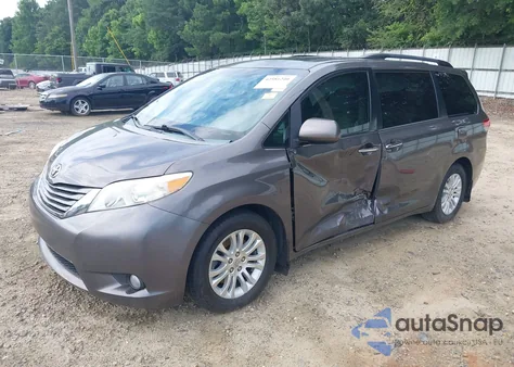 2013 Toyota Sienna Xle/Limited z USA, uszkodzony, nr VIN 5TDYK3DC8DS386897